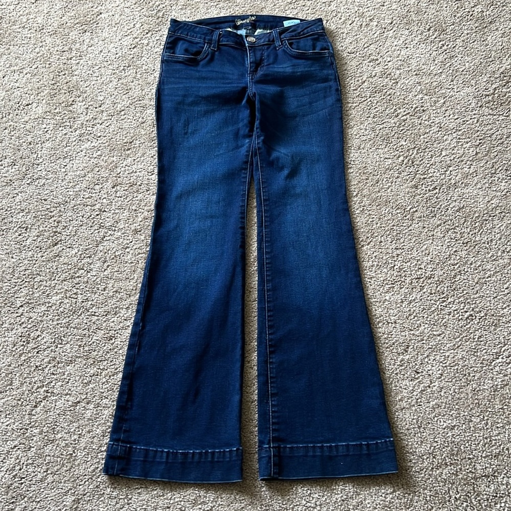 Wrangler Women’s Stretch Low Rise Dark Wash Jeans size 1/2 x 32 (waist 28)